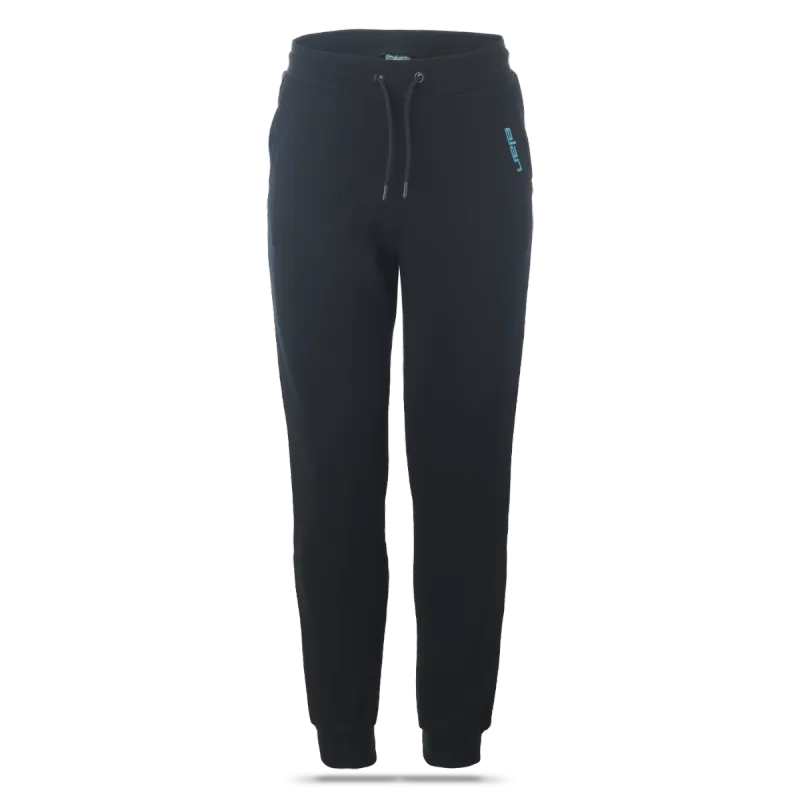 Moški spodnji del trenerke Elan Lifestyle Logo Black je izdelan iz visokokakovostnih materialov, ki združujejo udobje in trajnost. Sestavljen je iz mešanice 70 % organskega bombaža in 30 % poliestra, kar zagotavlja mehkobo, zračnost in vzdržljivost